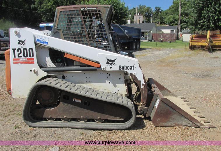 image for item E7354 2001 Bobcat T200 track skid steer
