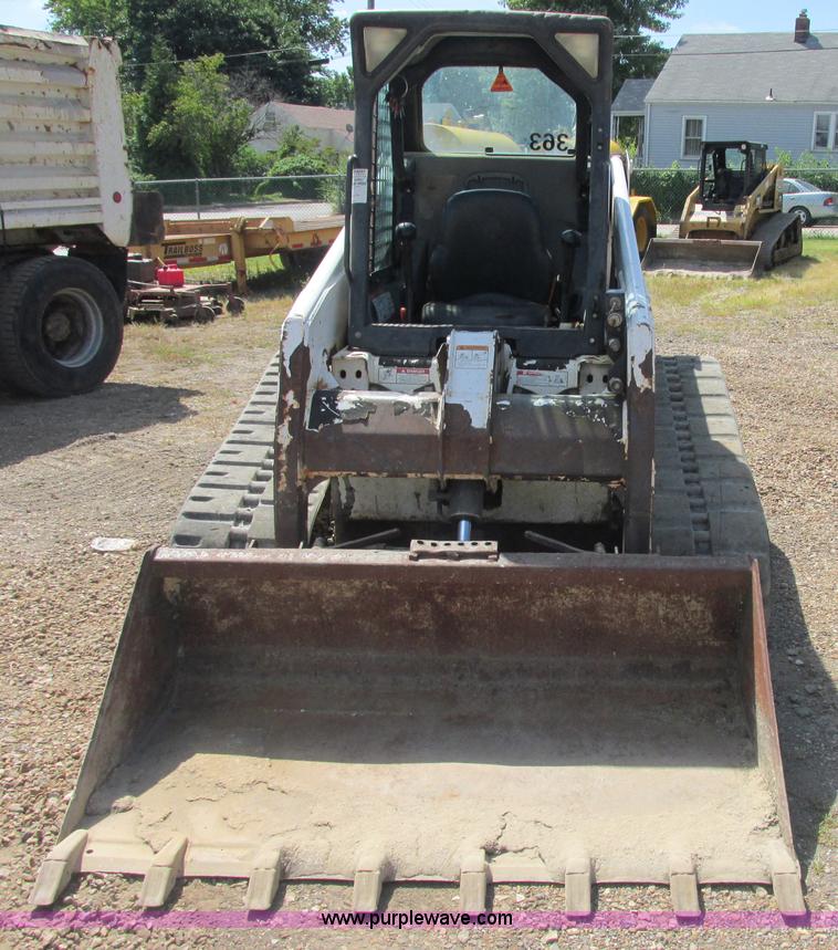 image for item E7354 2001 Bobcat T200 track skid steer