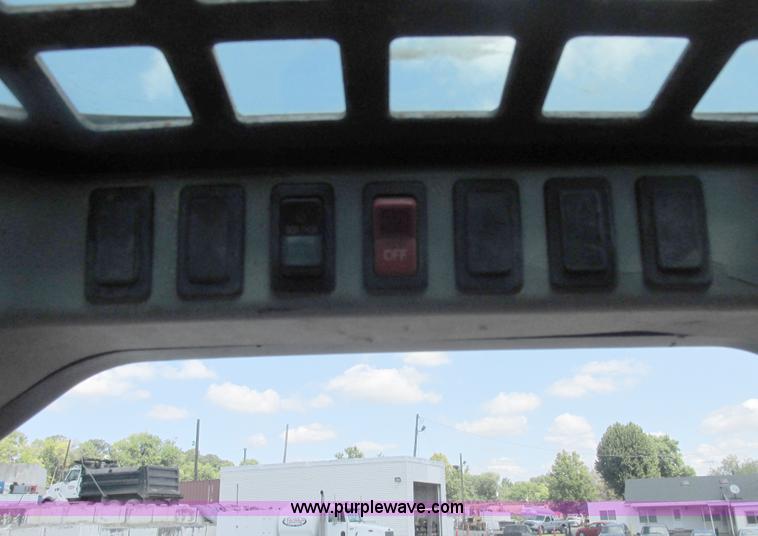 image for item E7354 2001 Bobcat T200 track skid steer