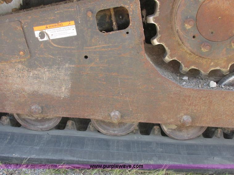 image for item E7354 2001 Bobcat T200 track skid steer