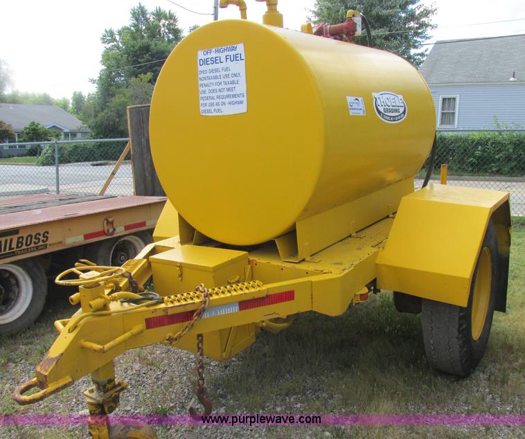 image for item E7356 1965 500 gallon fuel trailer