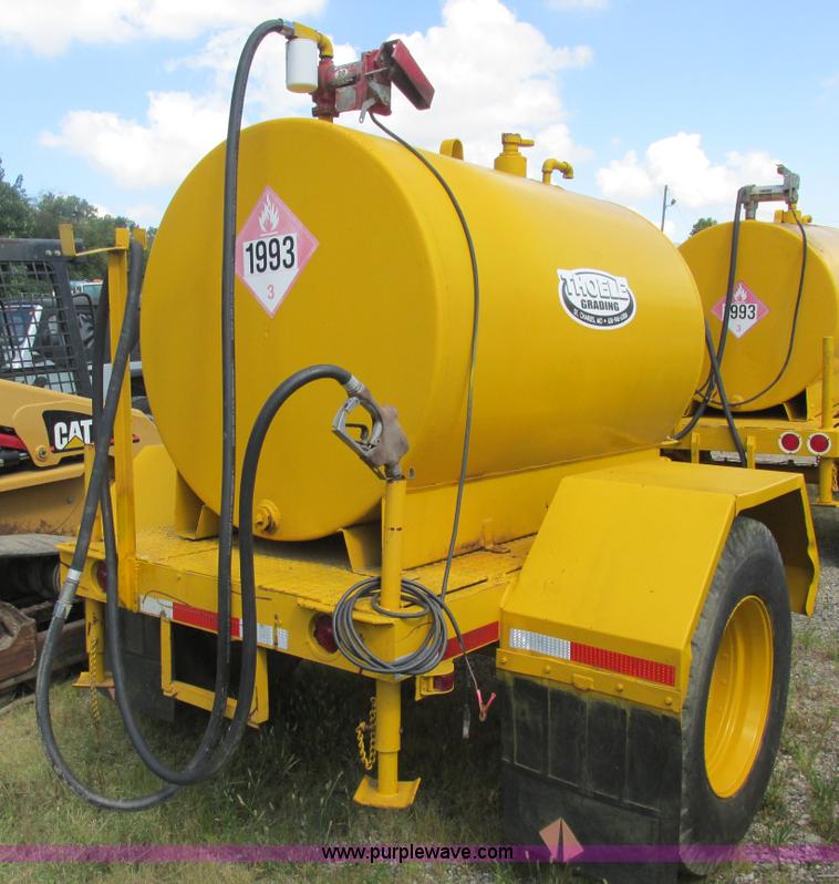 image for item E7356 1965 500 gallon fuel trailer