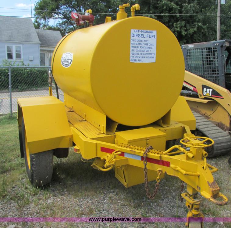image for item E7356 1965 500 gallon fuel trailer