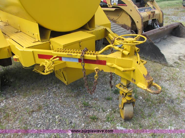 image for item E7356 1965 500 gallon fuel trailer