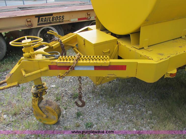 image for item E7356 1965 500 gallon fuel trailer