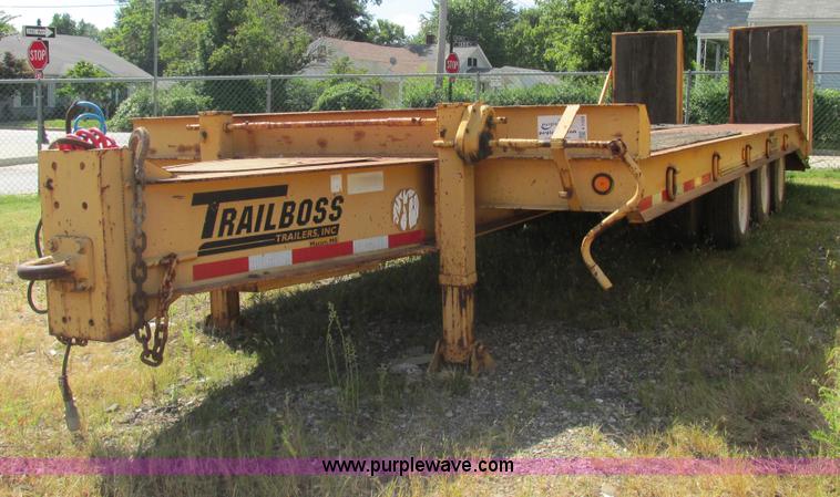 image for item E7358 2000 Trailboss triple axle tag trailer