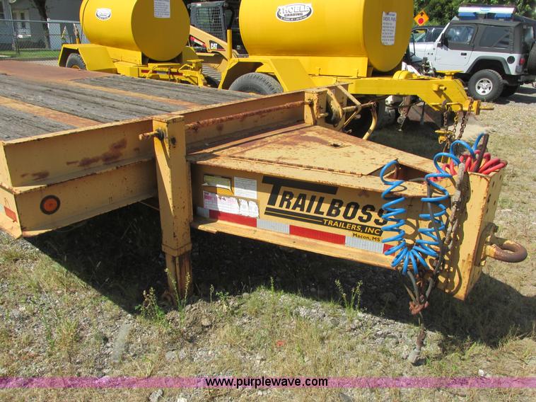 image for item E7358 2000 Trailboss triple axle tag trailer