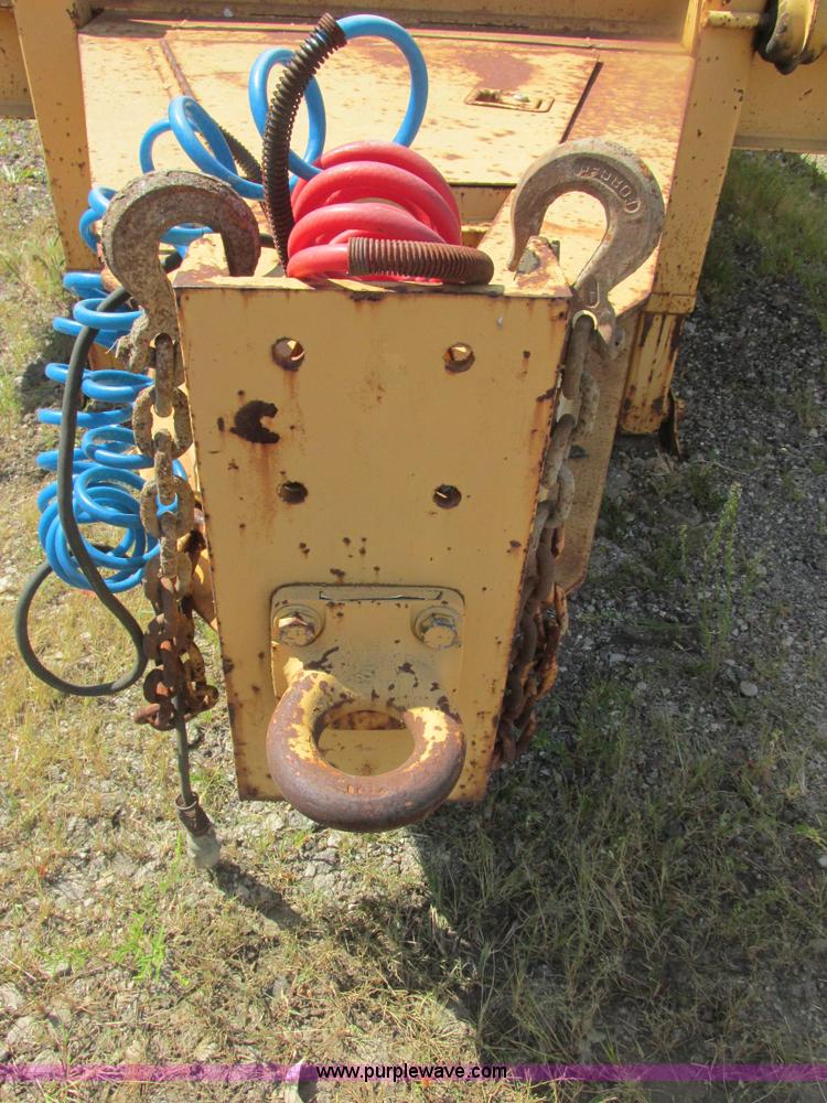 image for item E7358 2000 Trailboss triple axle tag trailer