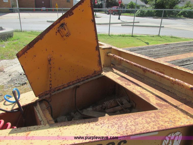 image for item E7358 2000 Trailboss triple axle tag trailer