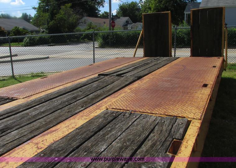 image for item E7358 2000 Trailboss triple axle tag trailer