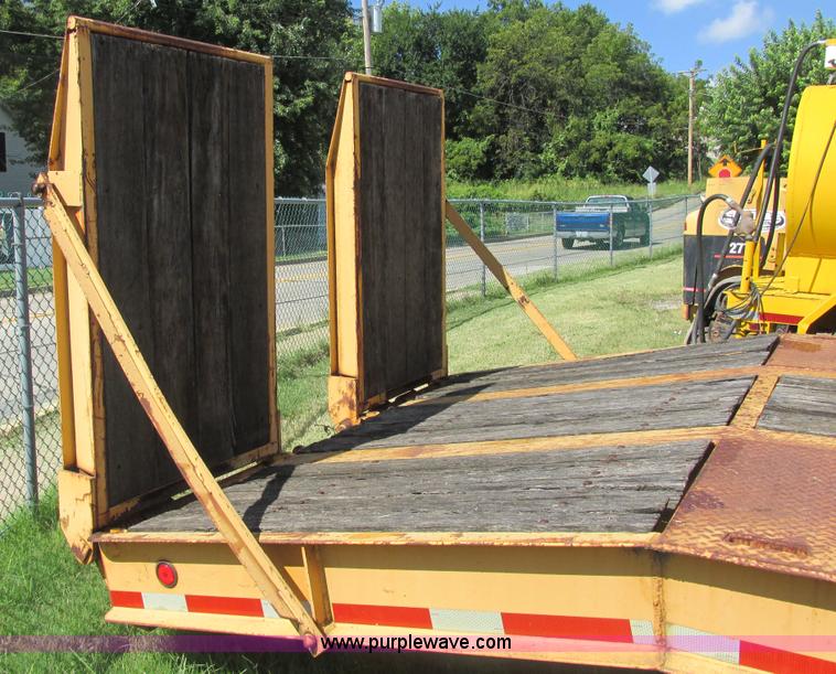 image for item E7358 2000 Trailboss triple axle tag trailer