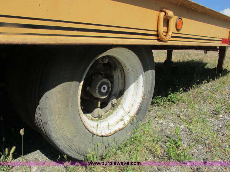 image for item E7358 2000 Trailboss triple axle tag trailer