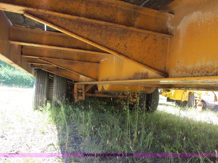 image for item E7358 2000 Trailboss triple axle tag trailer