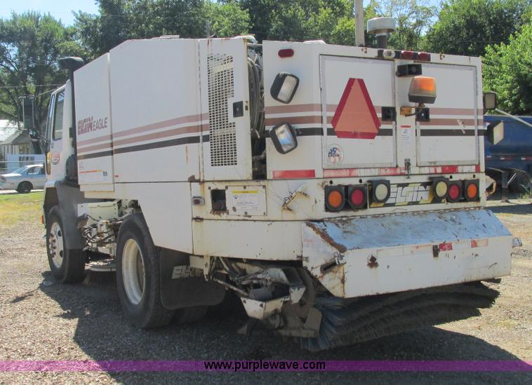 image for item E7359 1996 Ford CF7000 street sweeper