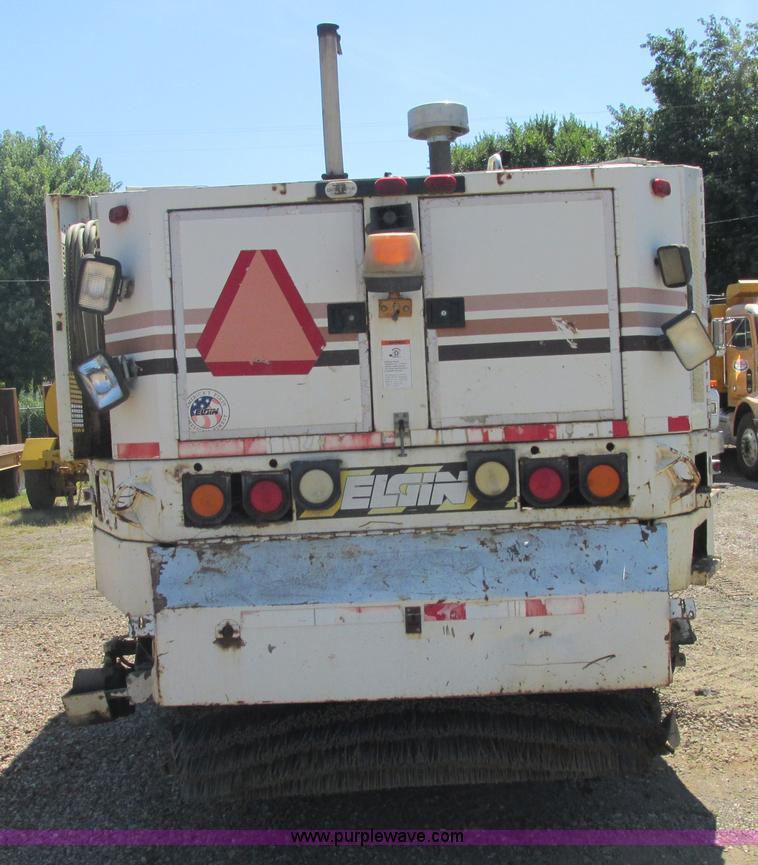 image for item E7359 1996 Ford CF7000 street sweeper