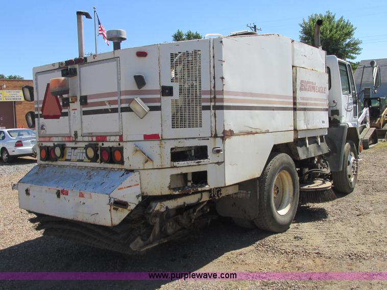 image for item E7359 1996 Ford CF7000 street sweeper