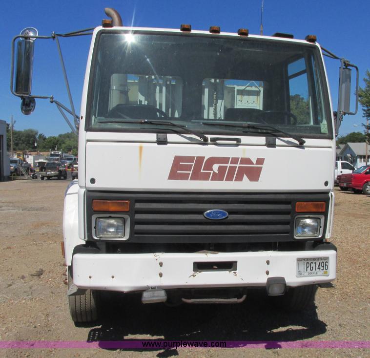 image for item E7359 1996 Ford CF7000 street sweeper