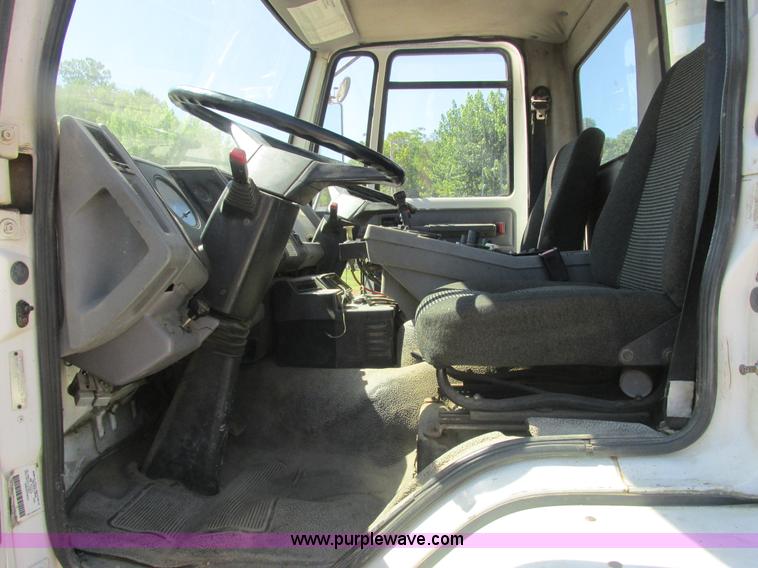 image for item E7359 1996 Ford CF7000 street sweeper