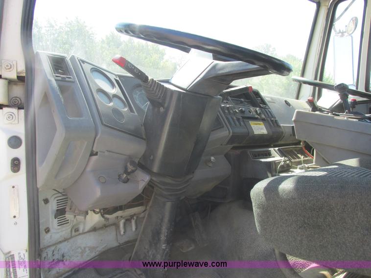 image for item E7359 1996 Ford CF7000 street sweeper