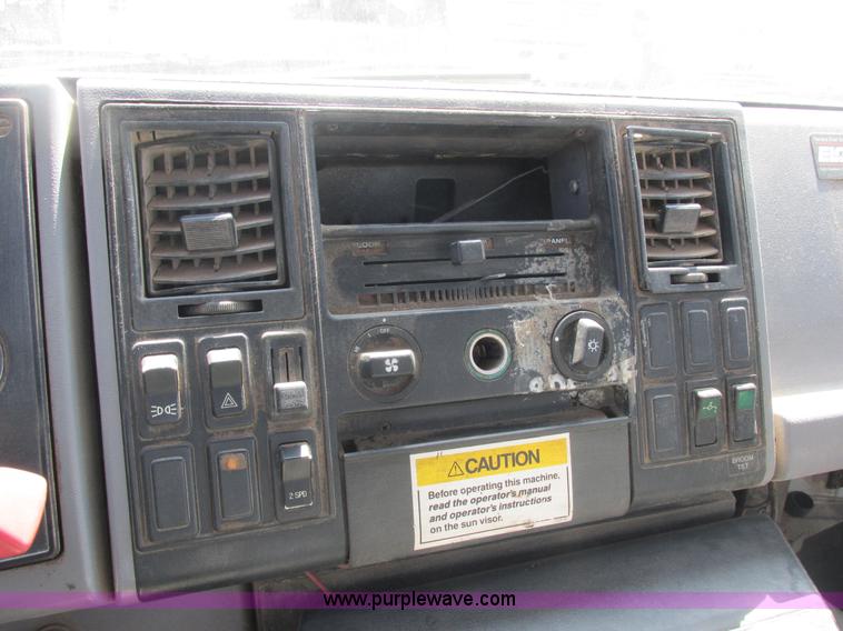 image for item E7359 1996 Ford CF7000 street sweeper