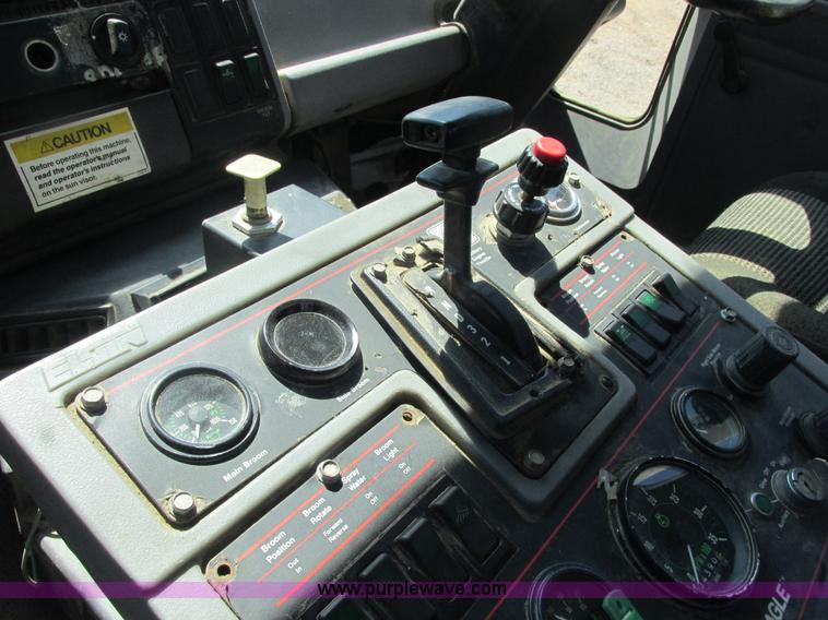 image for item E7359 1996 Ford CF7000 street sweeper