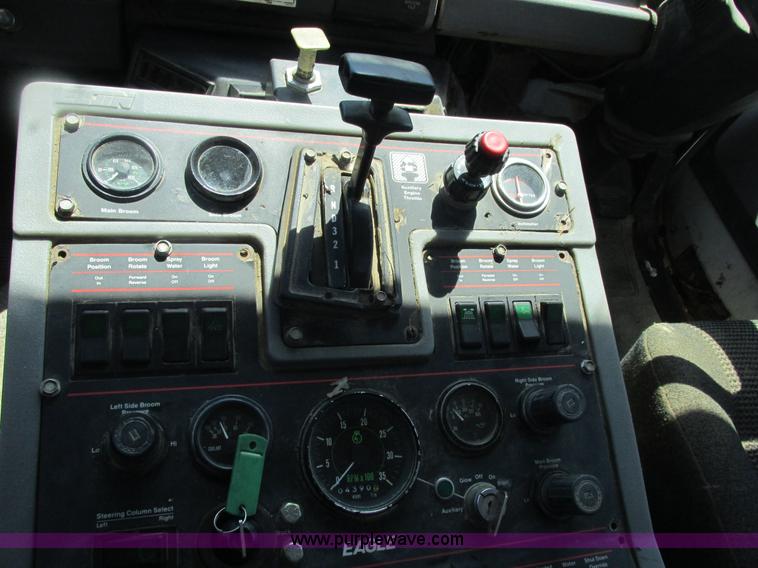 image for item E7359 1996 Ford CF7000 street sweeper