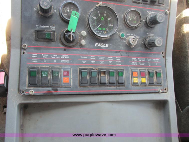 image for item E7359 1996 Ford CF7000 street sweeper