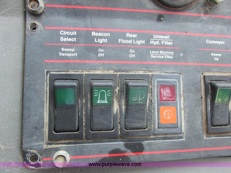 image for item E7359 1996 Ford CF7000 street sweeper