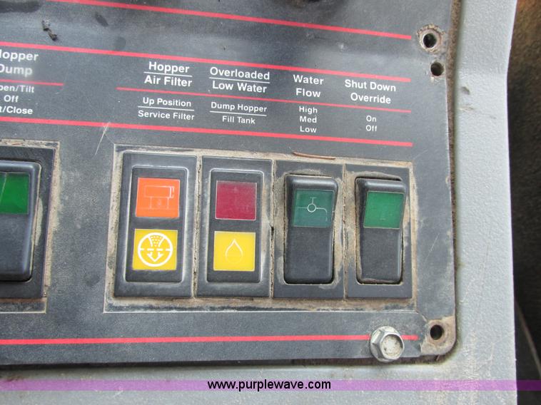 image for item E7359 1996 Ford CF7000 street sweeper