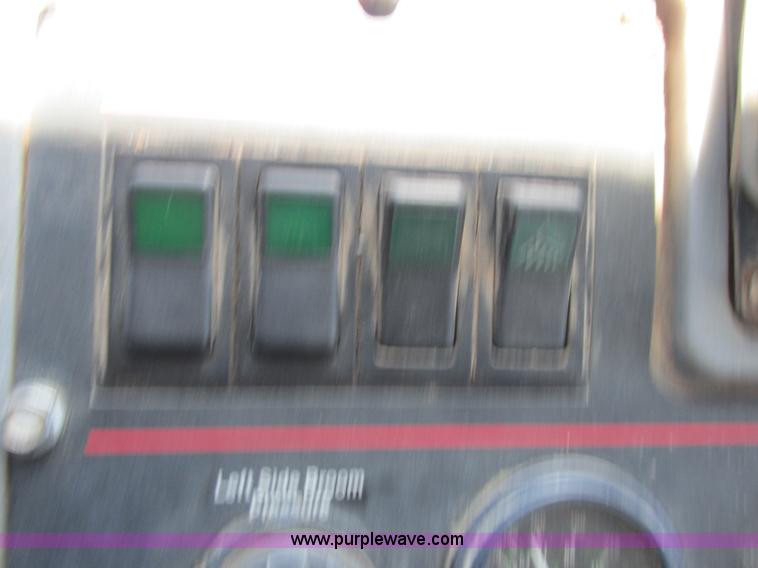 image for item E7359 1996 Ford CF7000 street sweeper