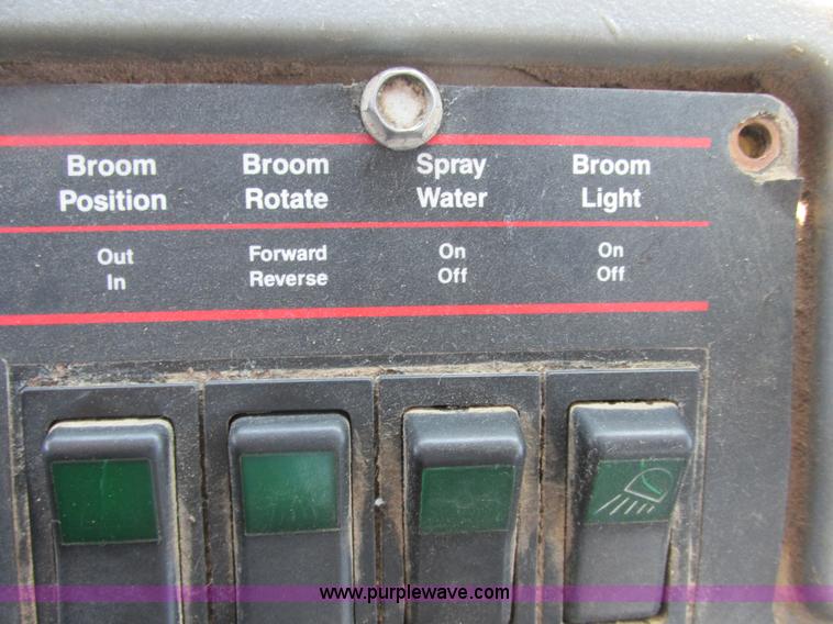 image for item E7359 1996 Ford CF7000 street sweeper