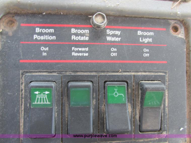 image for item E7359 1996 Ford CF7000 street sweeper