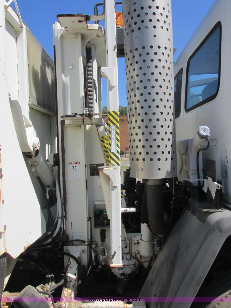 image for item E7359 1996 Ford CF7000 street sweeper