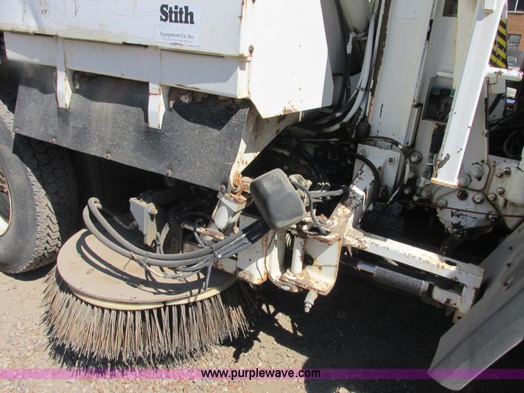 image for item E7359 1996 Ford CF7000 street sweeper