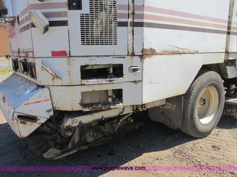 image for item E7359 1996 Ford CF7000 street sweeper