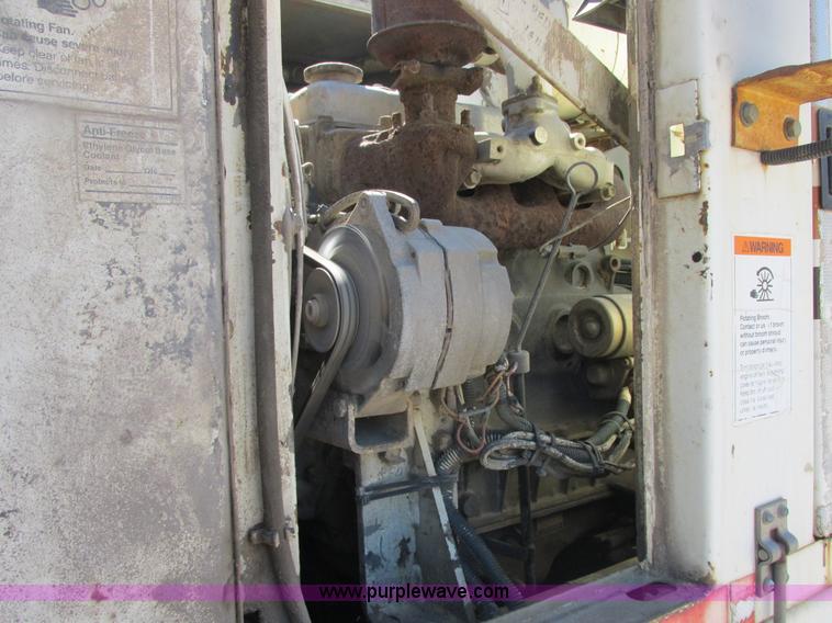 image for item E7359 1996 Ford CF7000 street sweeper