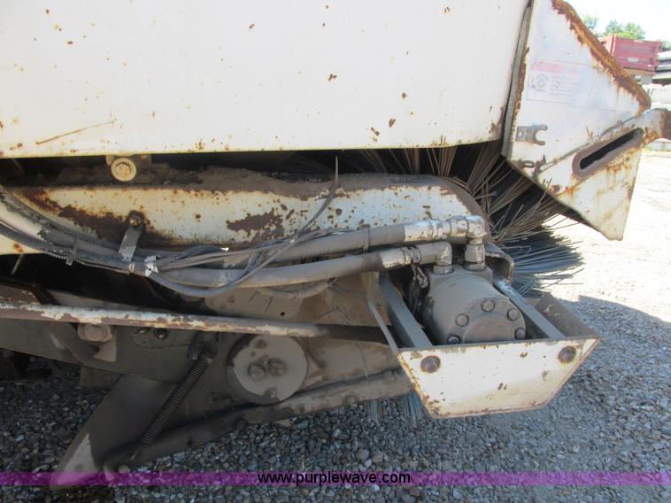 image for item E7359 1996 Ford CF7000 street sweeper
