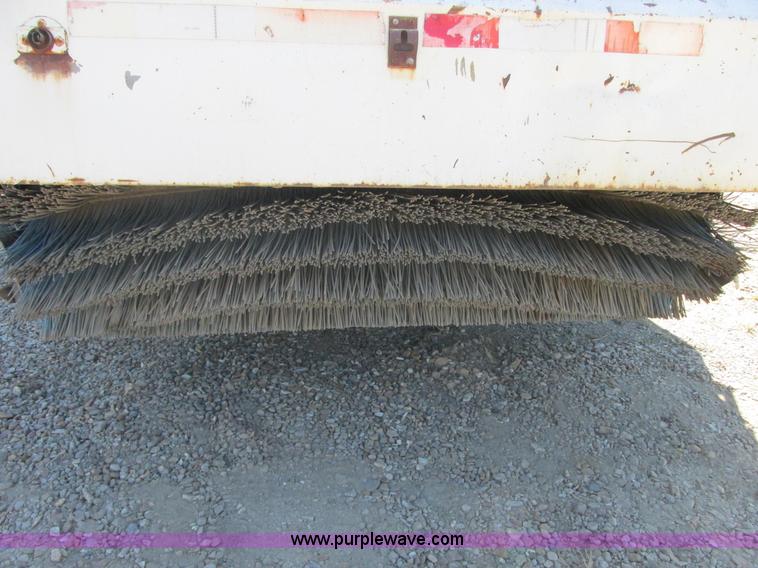 image for item E7359 1996 Ford CF7000 street sweeper