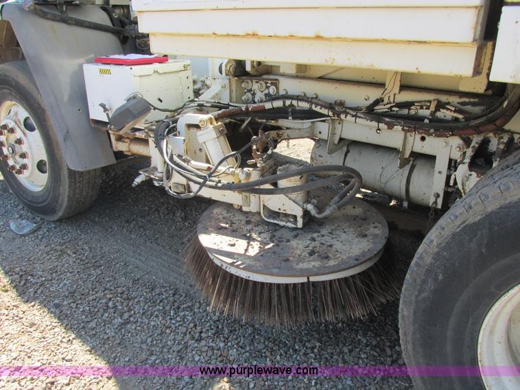 image for item E7359 1996 Ford CF7000 street sweeper