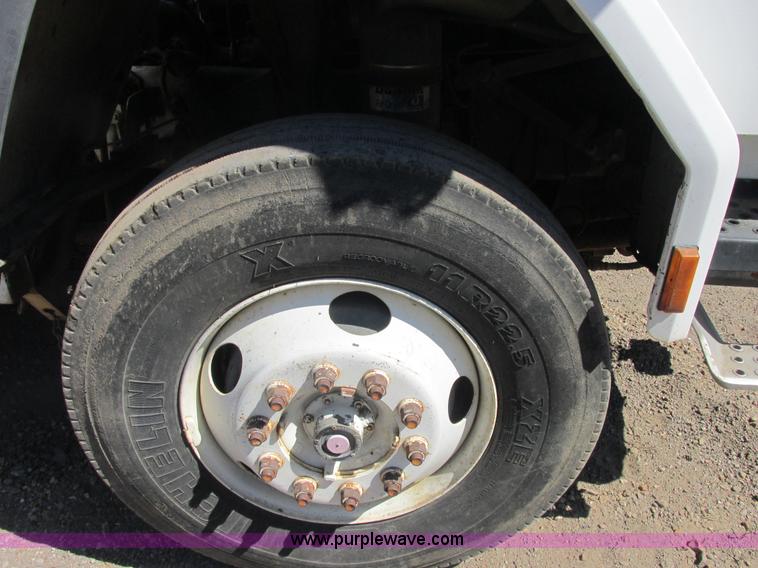 image for item E7359 1996 Ford CF7000 street sweeper