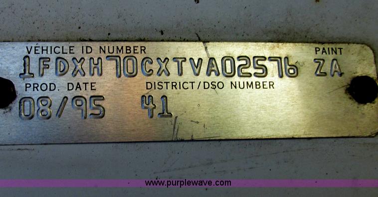 image for item E7359 1996 Ford CF7000 street sweeper