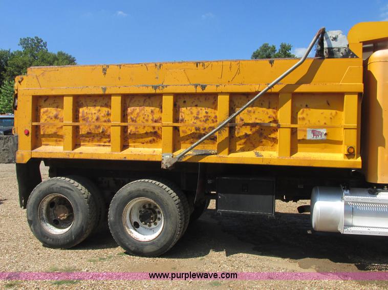 image for item E7360 2002 Peterbilt 330 dump truck