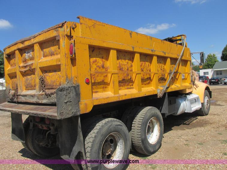 image for item E7360 2002 Peterbilt 330 dump truck