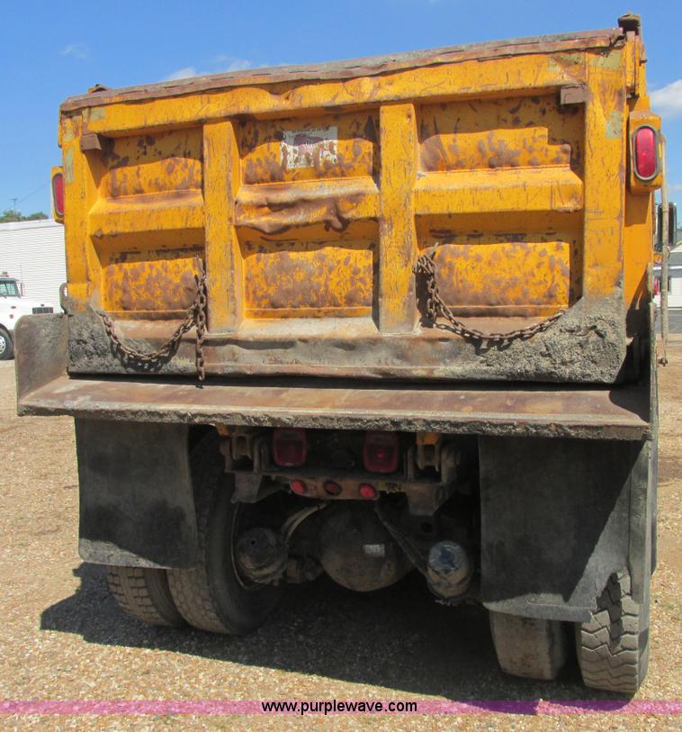 image for item E7360 2002 Peterbilt 330 dump truck