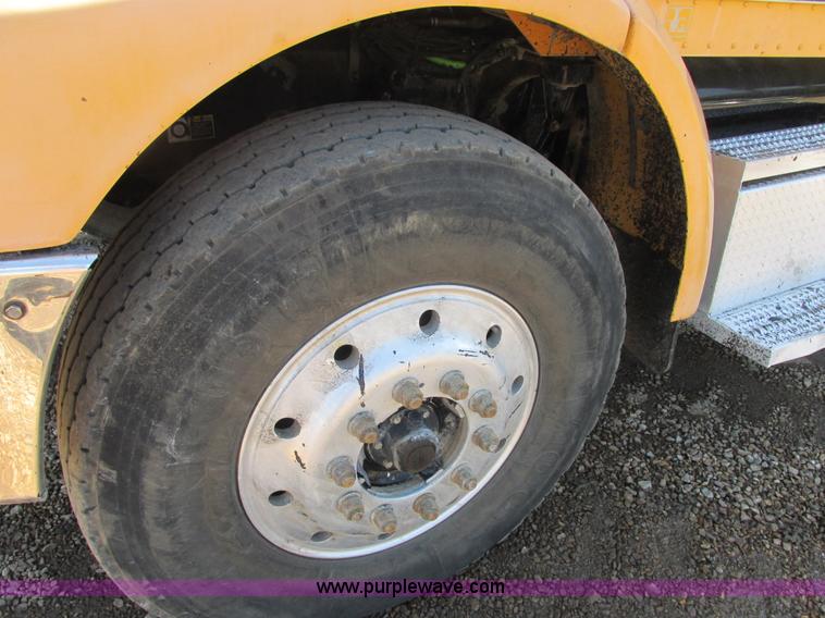 image for item E7360 2002 Peterbilt 330 dump truck