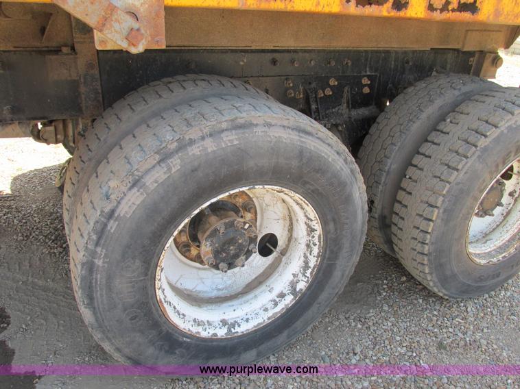 image for item E7360 2002 Peterbilt 330 dump truck