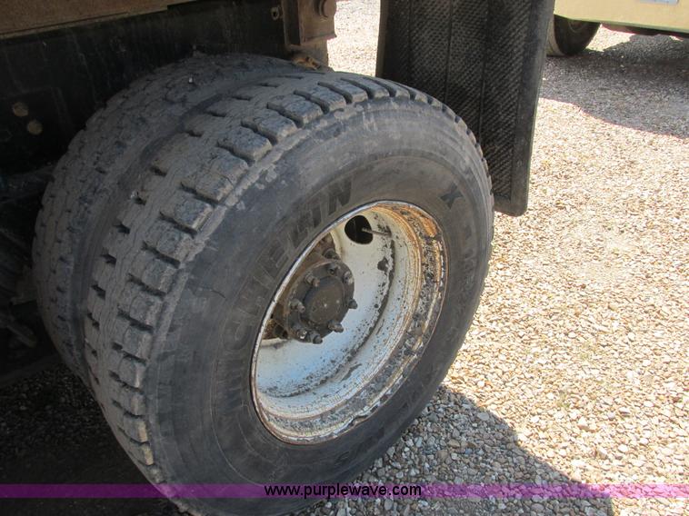 image for item E7360 2002 Peterbilt 330 dump truck