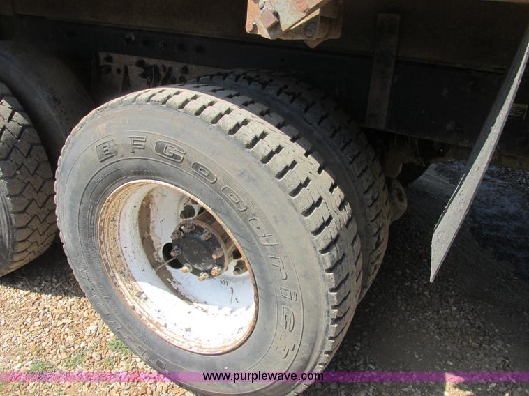 image for item E7360 2002 Peterbilt 330 dump truck