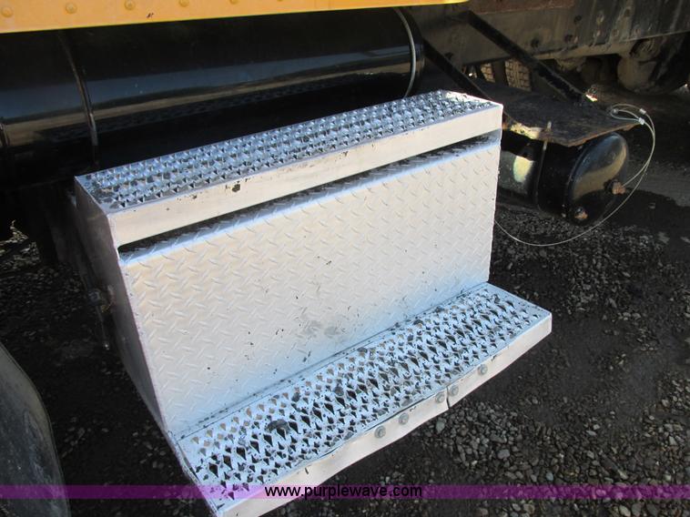 image for item E7360 2002 Peterbilt 330 dump truck