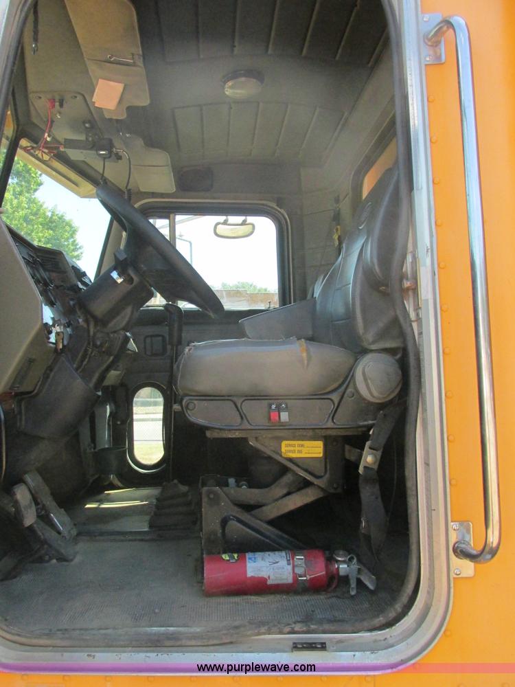 image for item E7360 2002 Peterbilt 330 dump truck